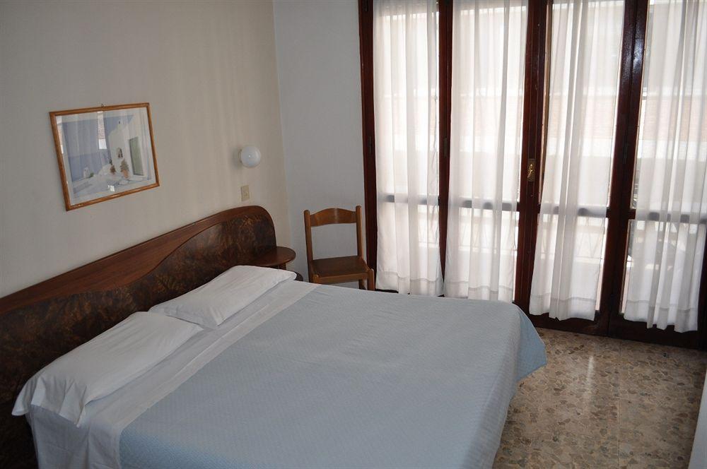 Hotel Cecile Пиза Экстерьер фото