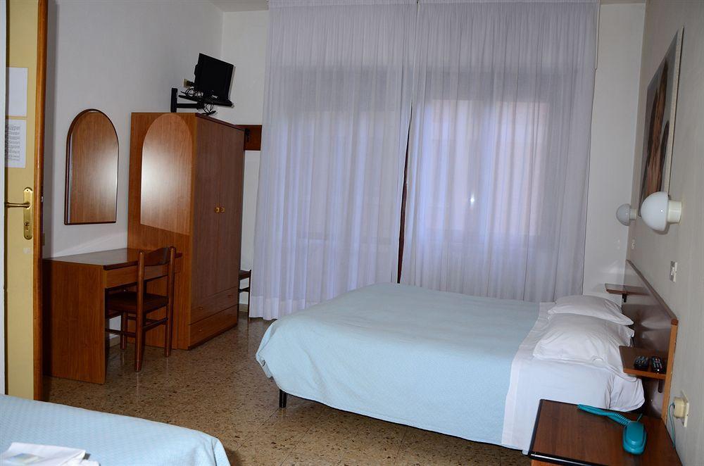 Hotel Cecile Пиза Экстерьер фото