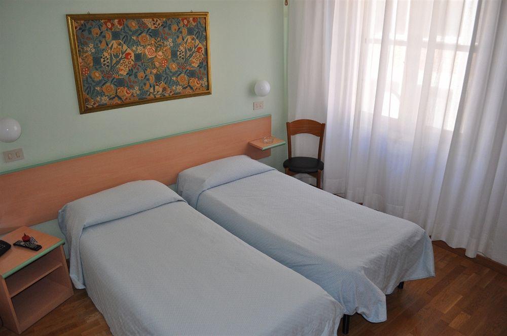 Hotel Cecile Пиза Экстерьер фото