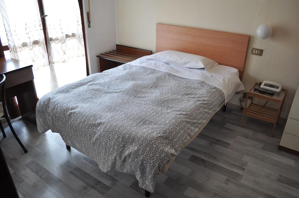 Hotel Cecile Пиза Экстерьер фото