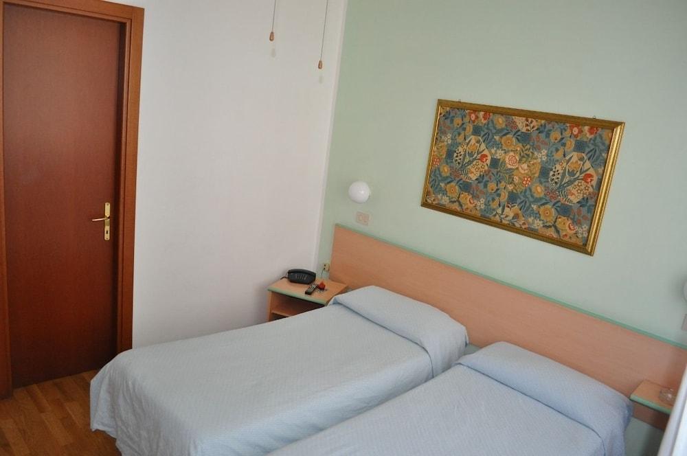 Hotel Cecile Пиза Экстерьер фото
