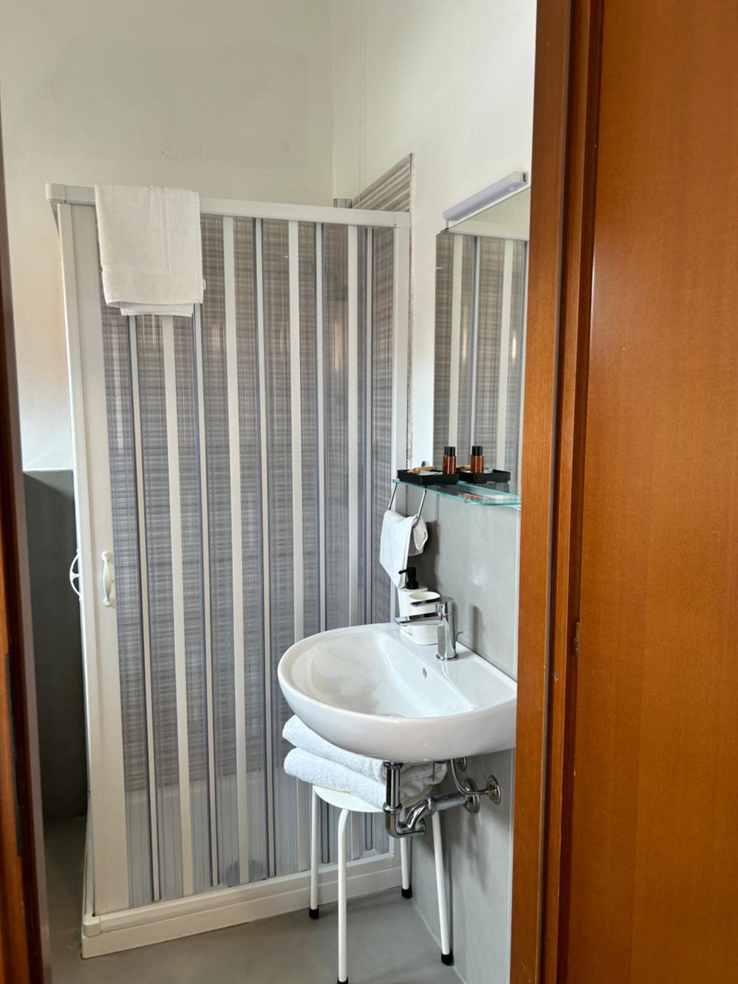 Hotel Cecile Пиза Экстерьер фото