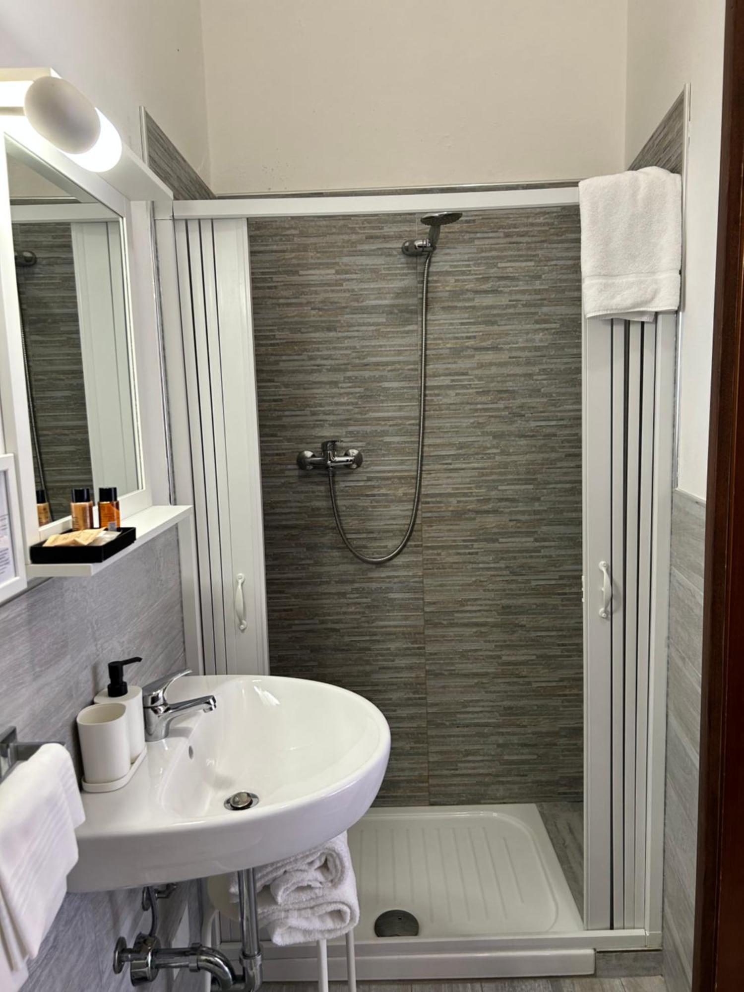 Hotel Cecile Пиза Экстерьер фото
