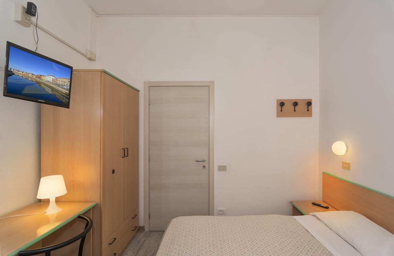 Hotel Cecile Пиза Экстерьер фото